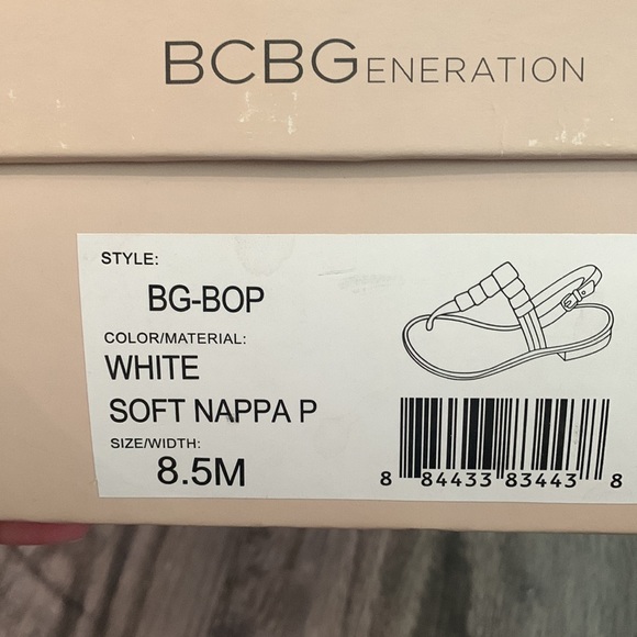 Barely worn BCBG Flat White Sandals 8.5 - Picture 3 of 3